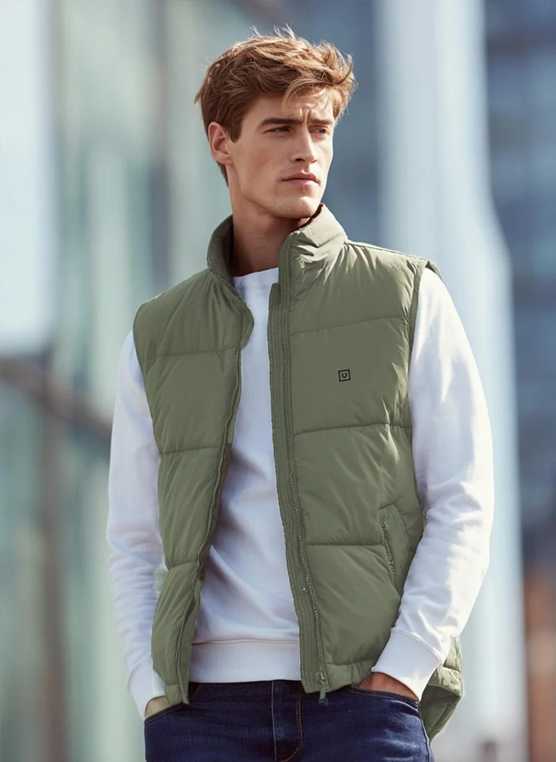 Urbano Fashion Men's Green Sleeveless Zippered Puffer Jacket